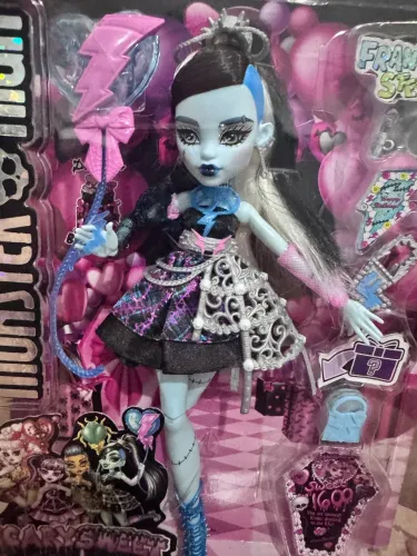 Boneca monster high frankie 1600 anos draculaura 