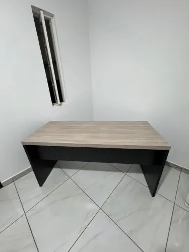Mesa de Escritório com Gaveteiro