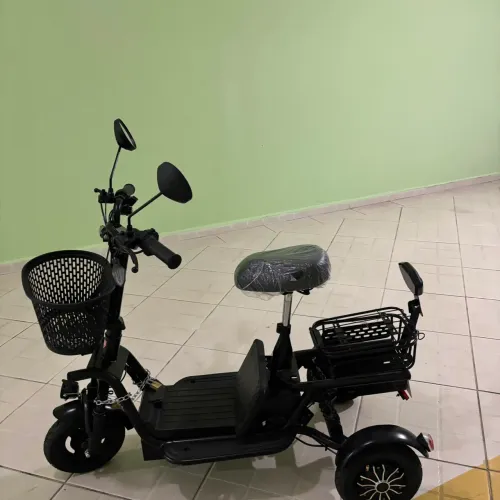 Triciclo 127/220 w com bateria Novíssimo!