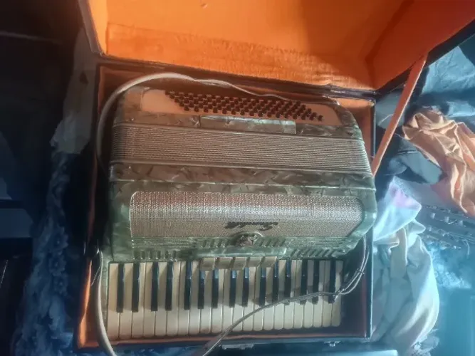 Lote de instrumentos m musicais top show1 Yamaha 1 Korg 1 Scandalli acordeon violão d