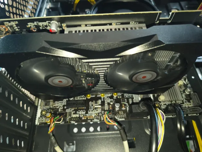Troco Leia GTX 1050ti 4GB c/ caixa e poster Placa de vídeo nVidia GeForce 1050 Leia