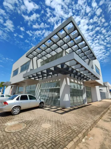 Alugo sala comercial (400m²) na 103 norte salas com 30 a 90m²