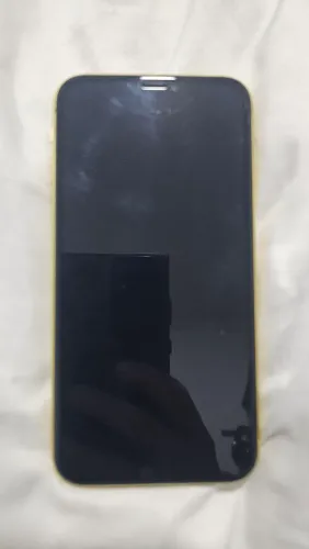 iPhone 11 na cor amarelo usado