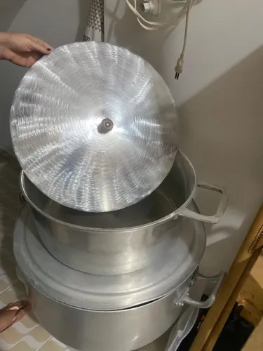 Panela de alumínio fundido, bem pesada! 30l