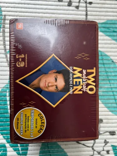 Box colecionador DVDs two and a half men 1-8 temporadas