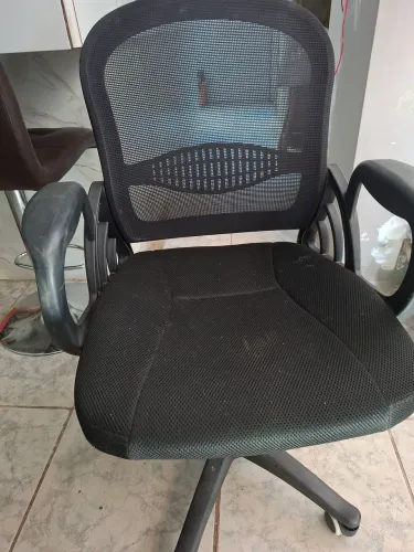 Cadeira giratória, Lock Free, super confortável, ideal para escritório!
