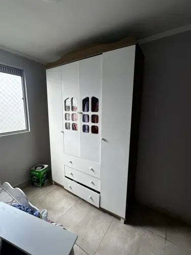GUARDA ROUPA INFANTIL EM BOAS CONDIÇÕES