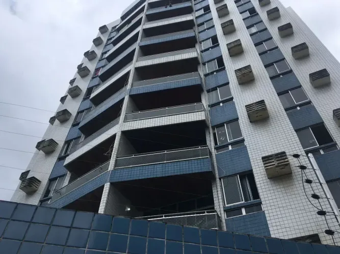 Apartamento mobiliado no Vina Del Mar de 3 qts com vista para o mar em Candeias com 140m2