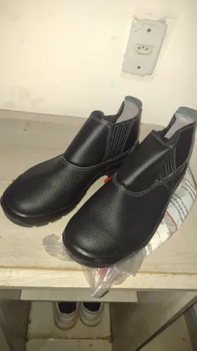 Bota de trabalho nunca usada tamanho 44