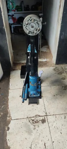 Máquina de desempenar rodas 