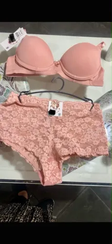 Conjunto sutiã de bojo e calcinha de renda tamanho M