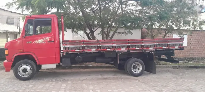 Mercedes-Benz 710 2006 - Carroceria Aberta - Impecável - R$ 140 Mil