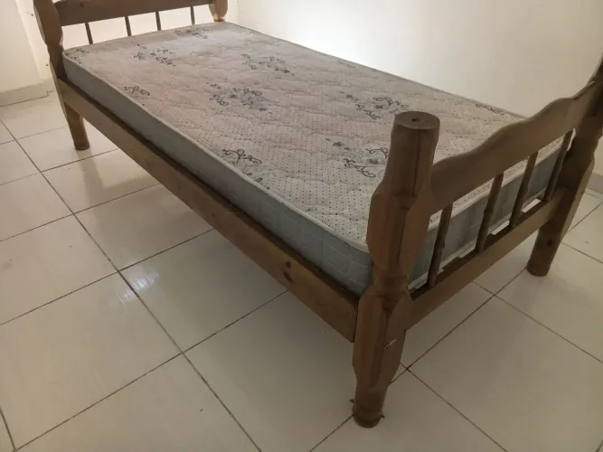 CAMA DE SOLTEIRO MADEIRA MACIÇA C/ COLCHÃO