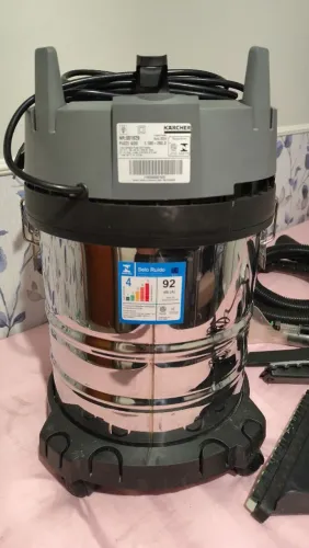 Vendo Extratora e Limpadora Kärcher Puzzi 4/20 - Seminova (Pouquíssimo Uso)