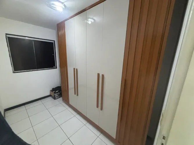 Guarda roupa 6 portas pouco usado