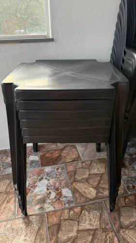 Jogo de Mesa de Plástico com 4 cadeiras