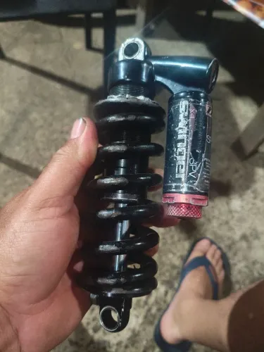 Baixou Shox traseiro manitou Winger X4 mola e óleo top usado