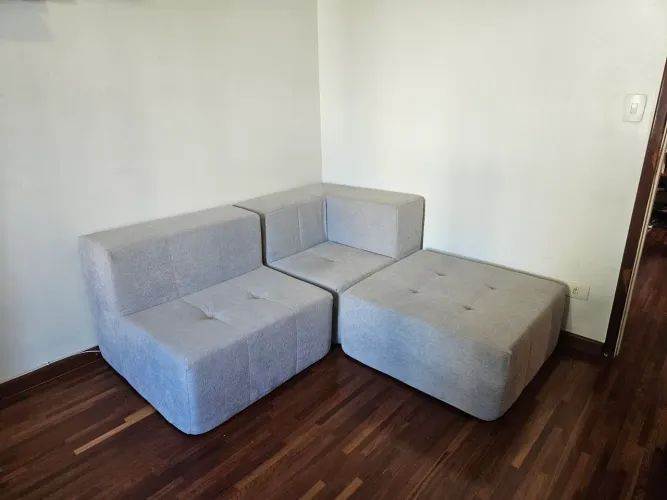 Sofá na Caixa Modular 2 Lugares em Bouclé + Apoio de Pé - Cinza - Excelente Estado