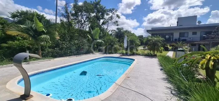 Terreno com 3634m² com linda casa de 300m2 de 3 quartos sendo 2 suítes no bairro Sul do Ri