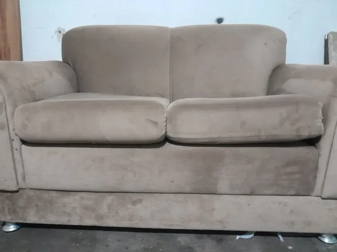 Sofa de dois lugares semi novo 1.60.