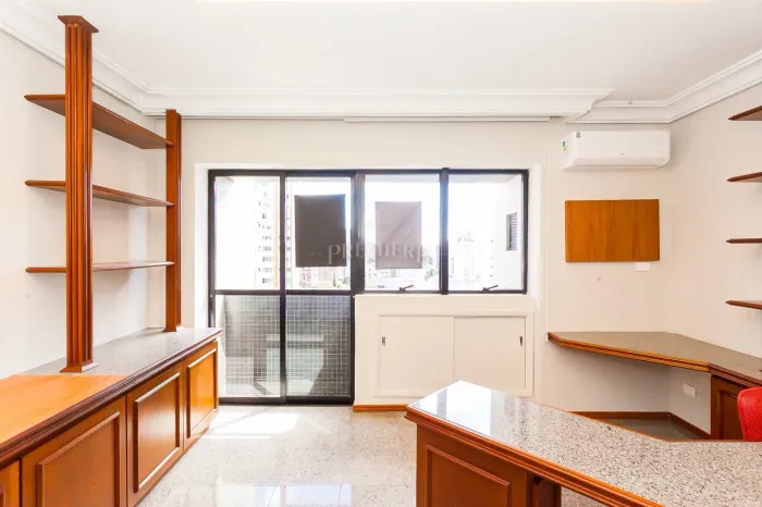 Sala Comercial com 86m² no Centro de Curitiba