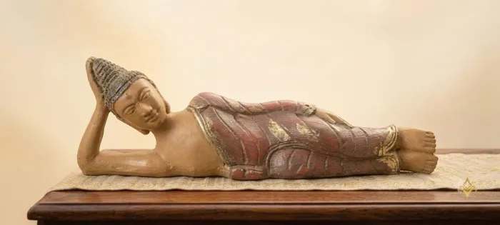 BUDA TAILANDÊS EM ARGILA