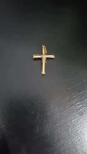 Vendo corrente 18K + pingente não aceito trocas ambos de ouro 18K 6 gramas ao total