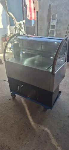 Vende - se estufa, para bolo e salgados