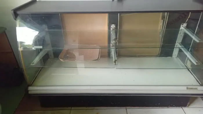 Vendo esse balcão para pães e bolos