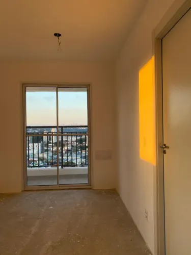 Porta balcão de alumínio branco 2 folhas de correr com vidro incolor