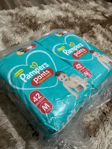 Fralda descartável Pampers pants  cada pacote 