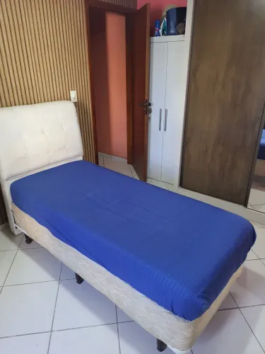 Cama Box Solteiro com colchão e uma Cabeceira Branca
