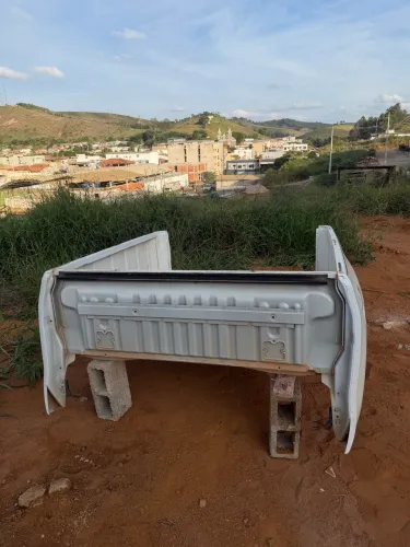 Caçamba hillux 