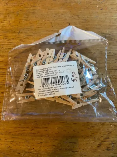 Mini prendedor de madeira