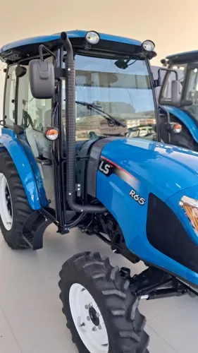 TRATOR LS R65 CABINADO - CONFORTO, TECNOLOGIA E ALTO DESEMPENHO NO CAMPO