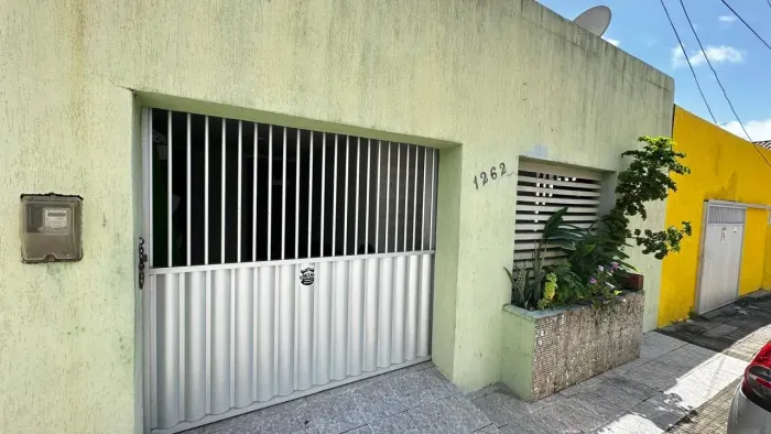 Oferta!! Casa/Residencial ou Comercial 3/4 Sendo 02 Suites à Venda no Tirol