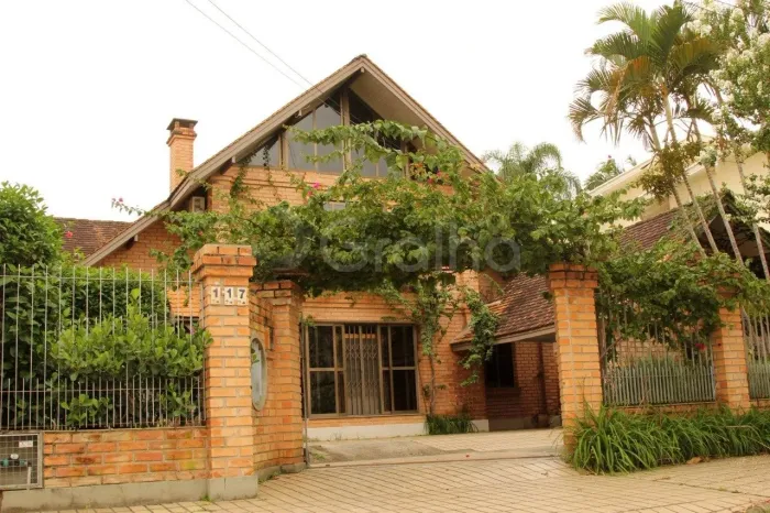 Casa para Venda em Florianópolis, Itacorubi, 4 dormitórios, 2 suítes, 3 banheiros, 2 vagas