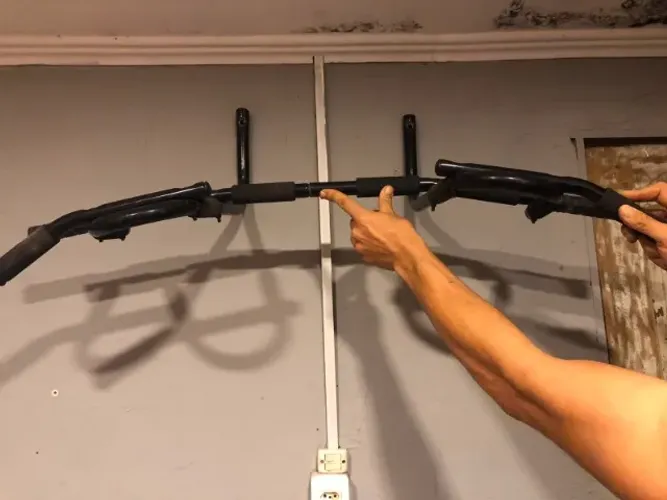 Barra fixa de parede multi-pegada para musculação