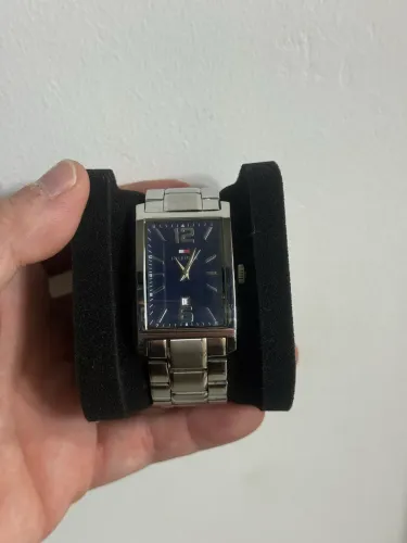 Relógio Tommy Hilfiger elegante 
