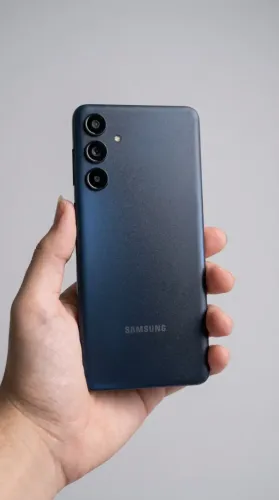 Samsung Galaxy M55 5G 256GB Azul Escuro - COM DEFEITO (liga às vezes) - p/ peças ou conser
