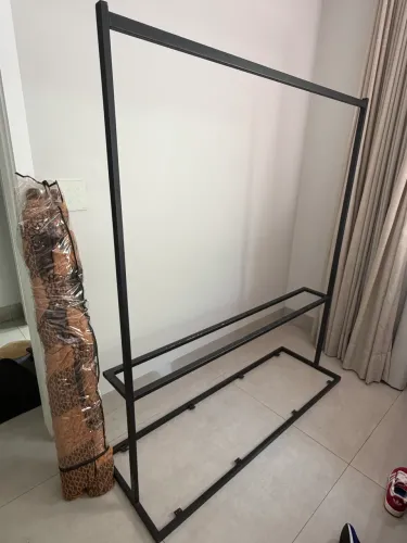 ARARA DE ROUPAS