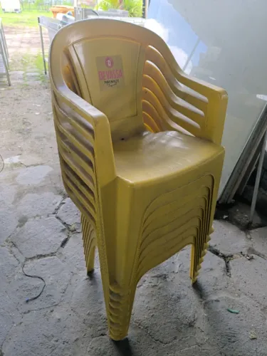 CADEIRA PLÁSTICA