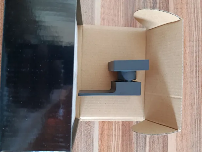 Acabamento de registro quadrado Ibó Pingoo.casa - Preto