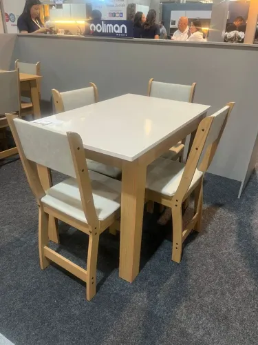 Conjunto de mesa com 4 lugares nova a pronta entrega 