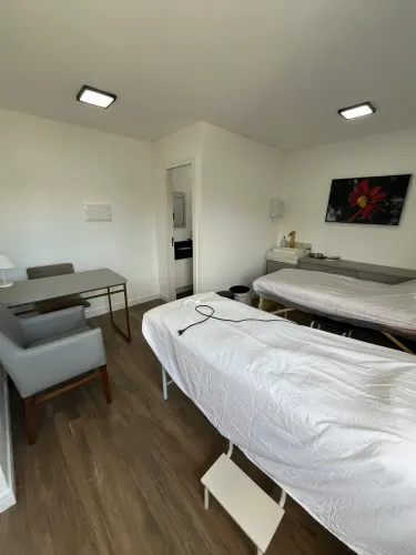 Alugo sala/consultorio mobiliada no Santa Monica 