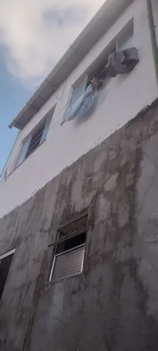 Vende-se casa 3 andares . Sala suíte e cozinha