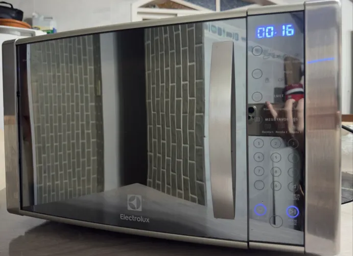 Microondas Electrolux Inox 31L Grill MEC41 220v