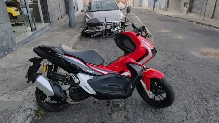 Honda ADV conservada