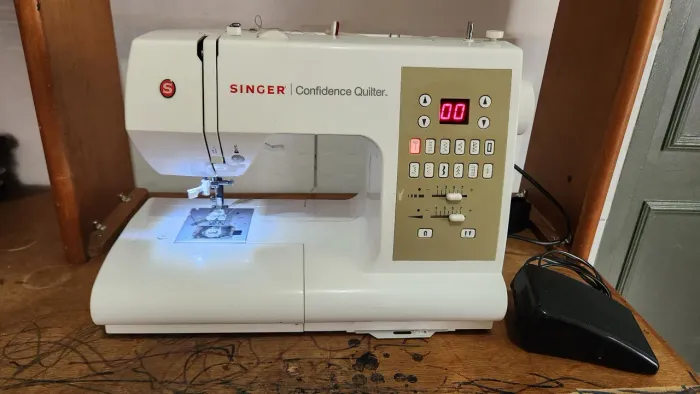 Máquina de Costura Singer 7469 Confidence Quilter Eletrônica