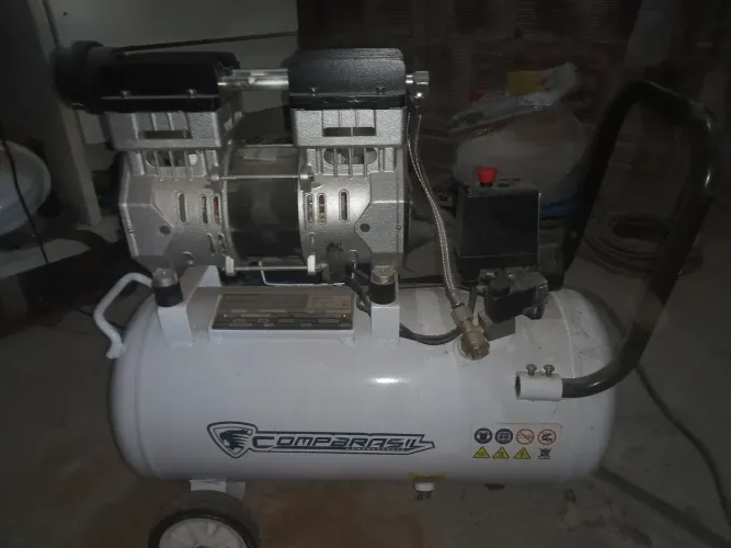 Compressor 25 litros semi-novo , pode ser usado em clínica odontológica também!